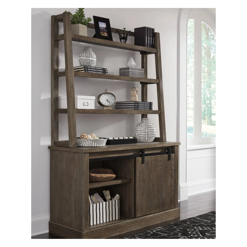 Large Credenza in Grayish Brown G97132