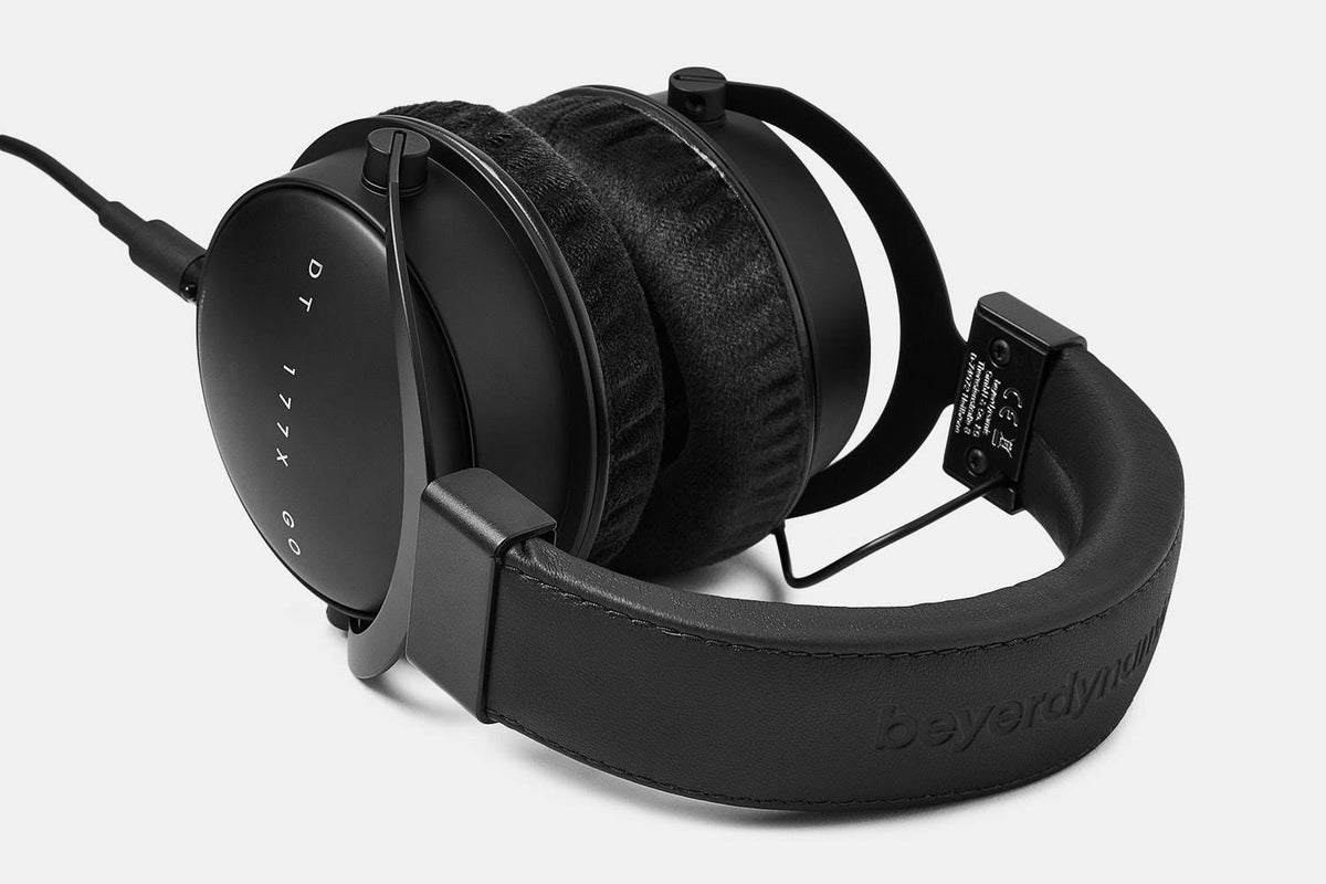 Closed-Back Over-Ear Headphones P16196
